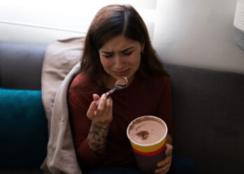 Estrategias para equilibrar emoções durante ciclos menstruais segundo terapeutas