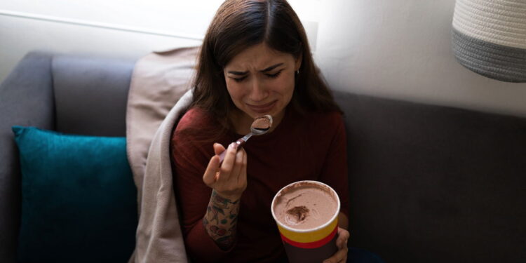 Estrategias para equilibrar emoções durante ciclos menstruais segundo terapeutas