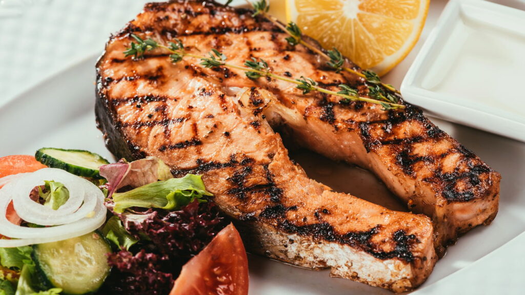 Opções de refeições que melhoram a concentração e o foco mental segundo nutricionistas