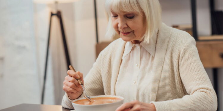 Receitas de caldos com folhas que elevam imunidade
