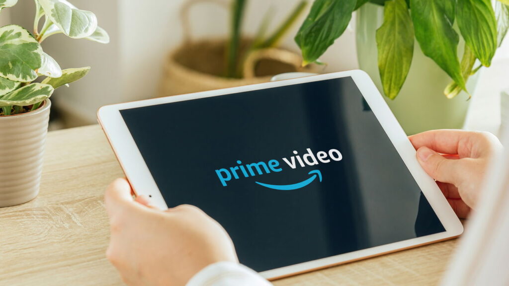 Filme no Prime Video cativa com ação intensa e intrigas políticas