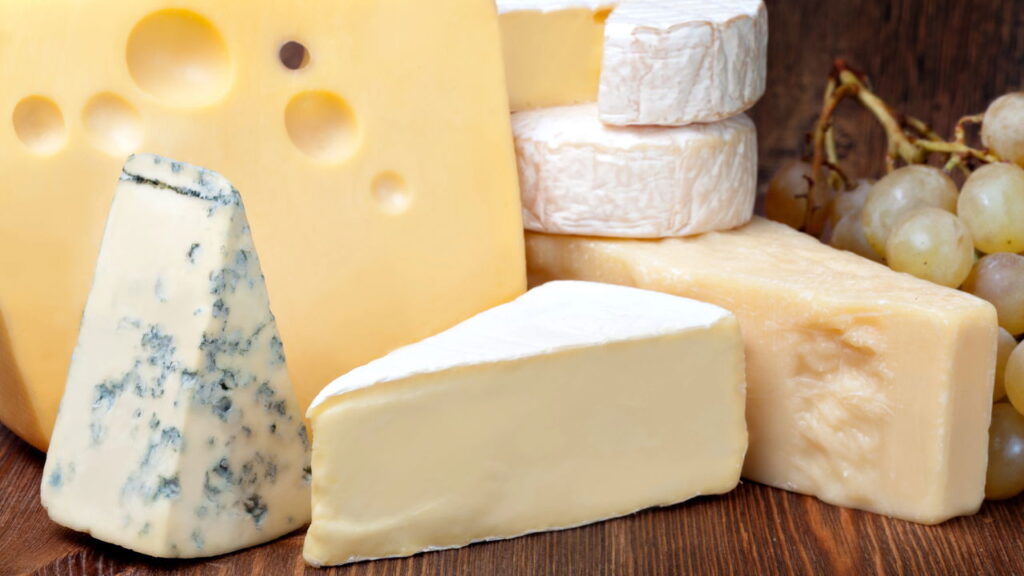 Nem papel alumínio nem plástico filme: a forma certa de guardar queijo e mantê-lo fresco