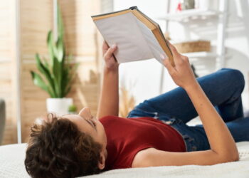 Rotina de auto cuidado noturno para relaxar corpo e mente