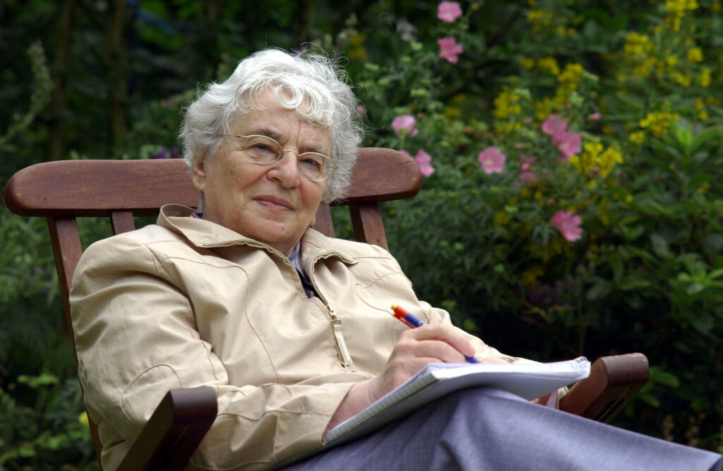 Aos 101 anos, morre escritora que lutou contra o Apartheid