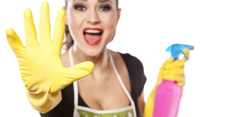 Erros comuns de limpeza que danificam superfícies e como evitá-los