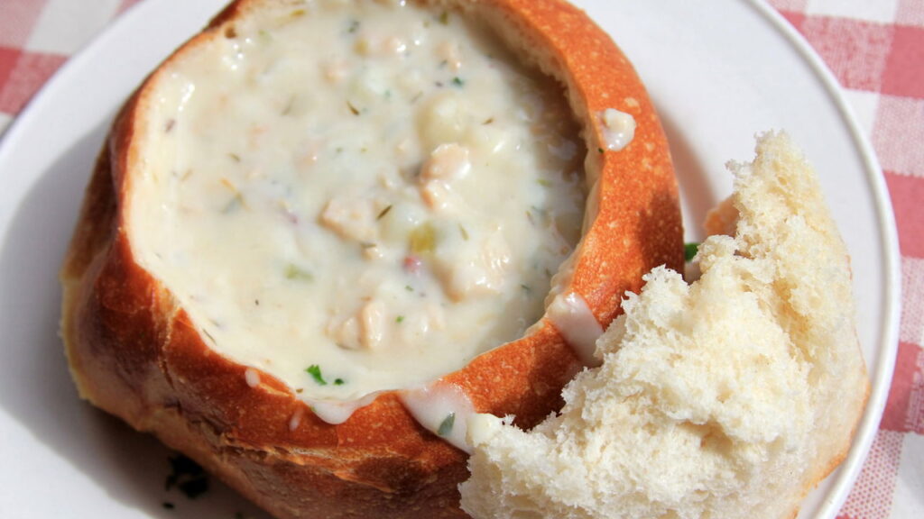 Receitas de sopas com vegetais que nutrem durante estações frias