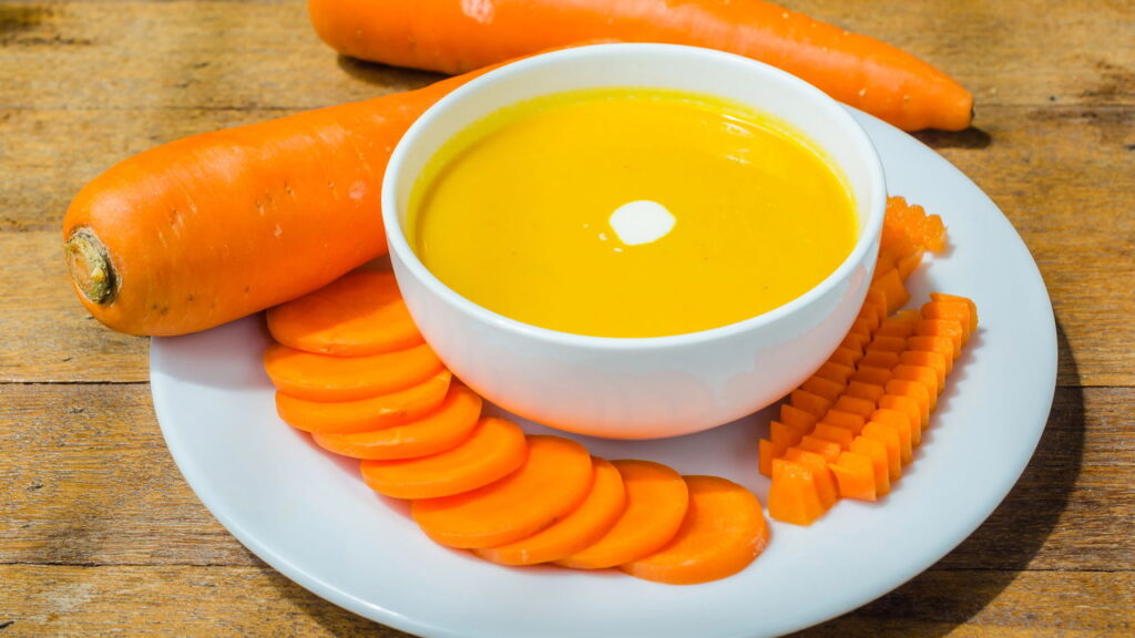 Receitas de caldos com folhas que elevam imunidade