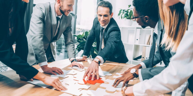 Dicas para incentivar a colaboração em equipes para um trabalho mais leve segundo especialistas