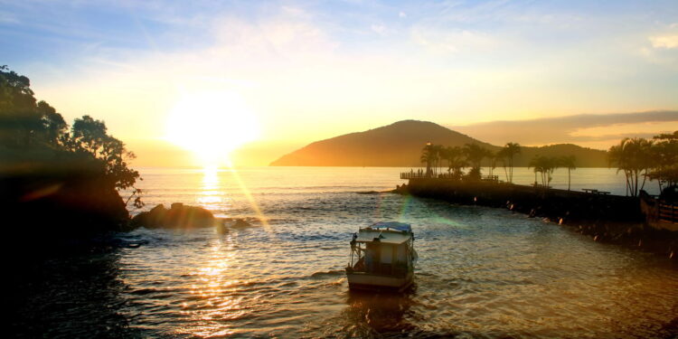 Estas praias com águas cristalinas e mata atlântica são chamadas de Caribe Paulista