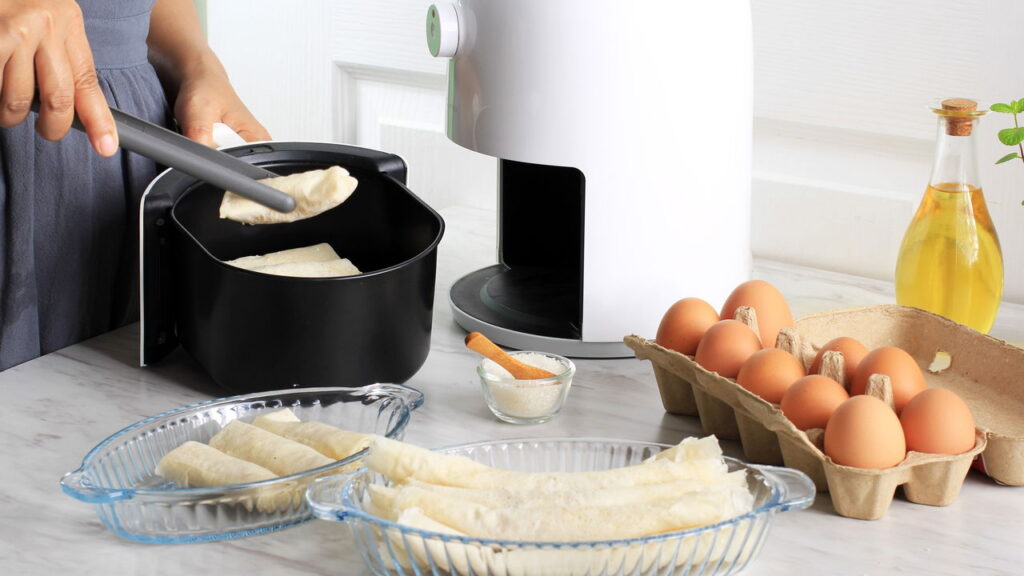 A airfryer de vidro chega com tudo; entre ela e a comum, veja qual vale mais a pena