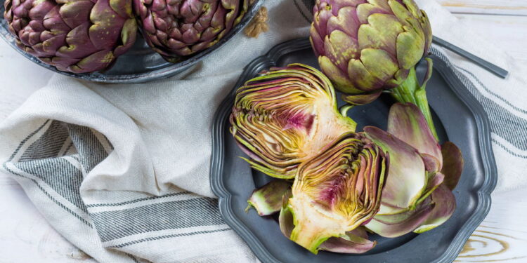 Truque simples que mantém alcachofra fresca e macia por dias