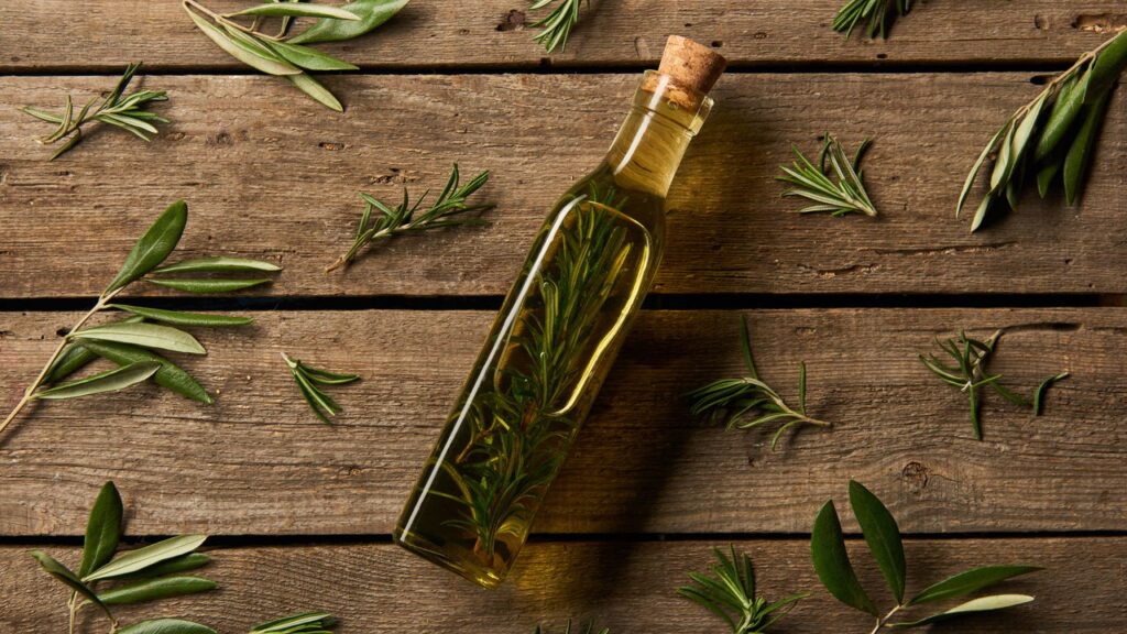 Como usar ramos de alecrim para espantar formigas e mosquitos