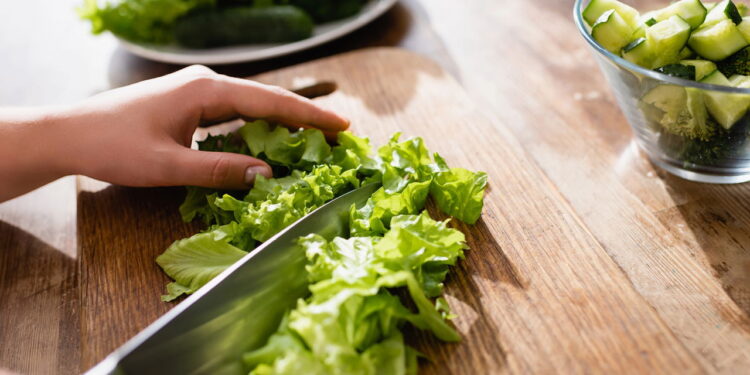 A forma certa de conservar alface fresca por vários dias