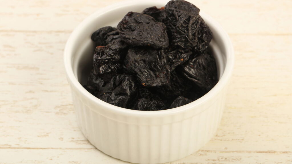 Ouro negro: a fruta que é um potente antioxidante, fortalece os ossos e auxilia na produção de colágeno