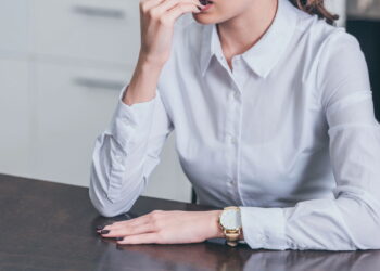 Segundo especialistas, esse comportamento pode estar associado a ansiedade crônica