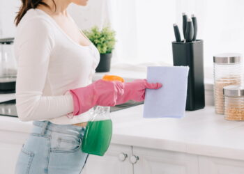 Como deixar seu armário livre de mofo e cheiro ruim com essa dica