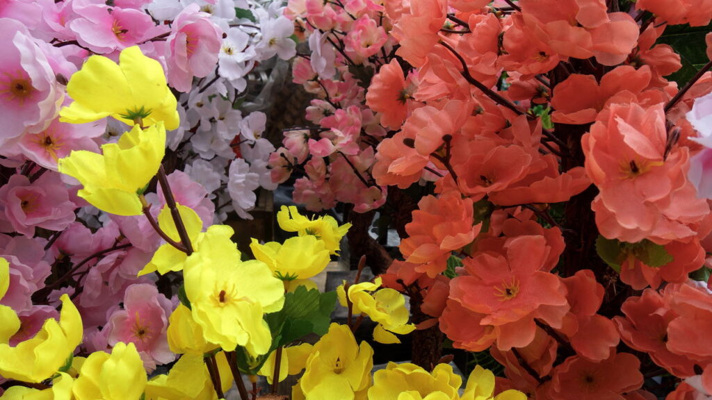 3 objetos que designers de interiores nunca colocariam na mesa de jantar