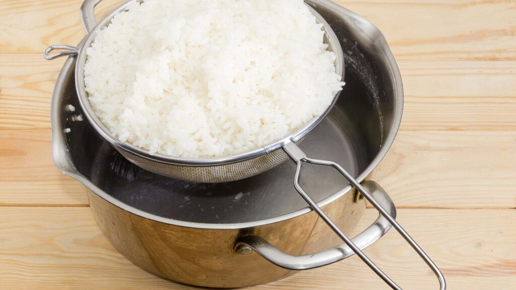 Quantas vezes você deve lavar o arroz branco para eliminar os resíduos ruins