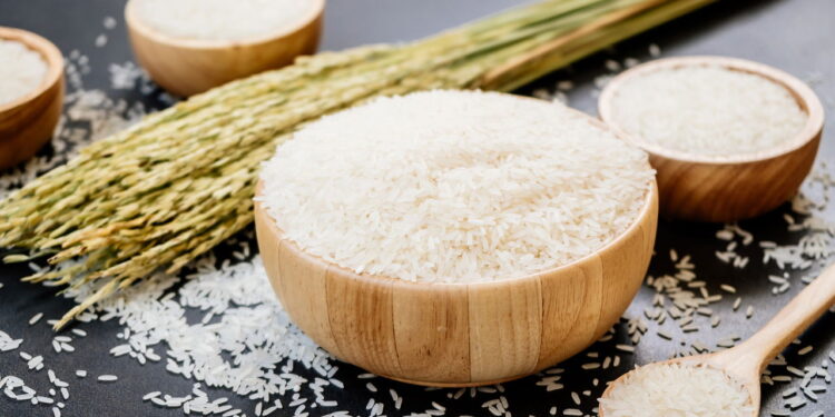 Você deve ou não lavar o arroz antes de cozinhar segundo a ciência
