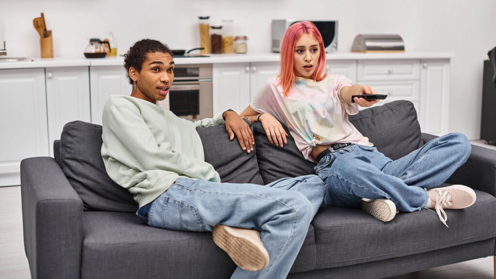 O que reassistir filmes revela sobre sua mente, segundo a psicologia