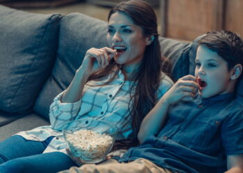 O que reassistir filmes revela sobre sua mente, segundo a psicologia