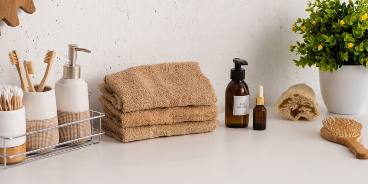 Jogue essa coisa para fora do seu banheiro: é um terreno fértil para bactérias e danifica sua pele