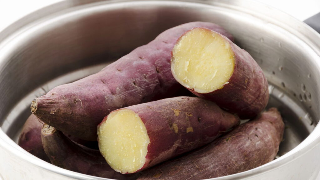 Técnicas para manter batatas doces firmes e sem brotos por semanas