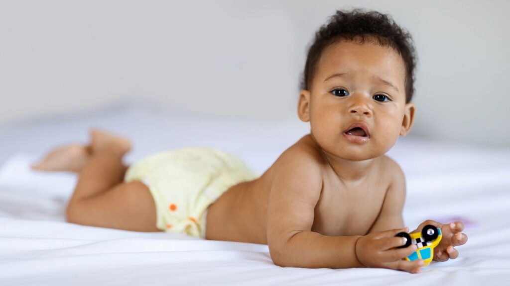 Três nomes curtos de bebê ganham espaço e viram tendência nos próximos anos