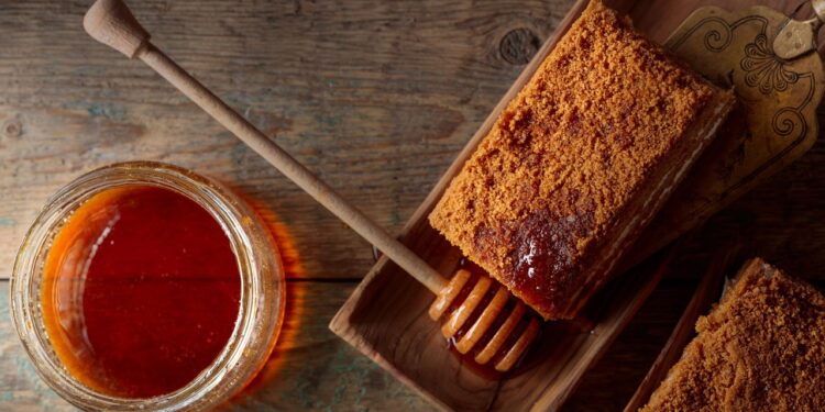 Receita para um bolo de mel perfeito e fácil