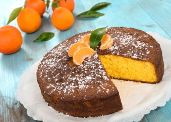 Cansou de bolo de laranja? Aprenda a fazer bolo de tangerina com casca no liquidificador