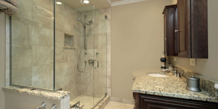 Nem bombril, nem esponja mágica: O melhor utensílio para limpar o seu box de vidro