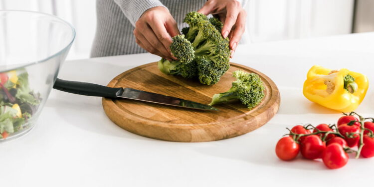 Como manter o brócolis verde e fresco na geladeira por mais dias