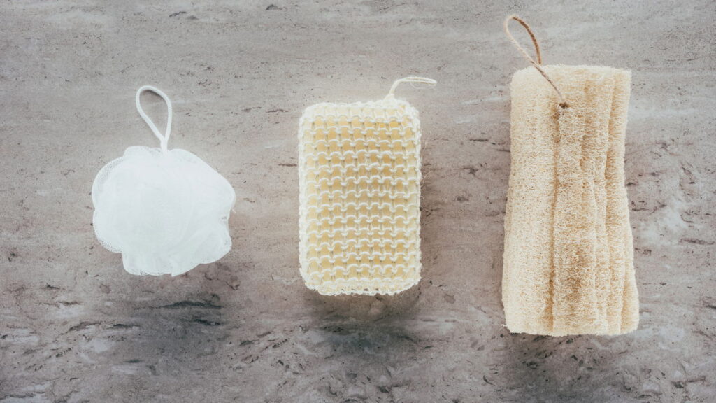 Jogue essa coisa para fora do seu banheiro: é um terreno fértil para bactérias e danifica sua pele