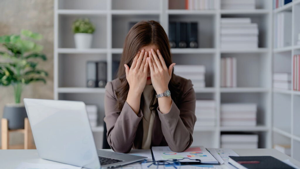 Estrategias para combater o burnout através de conexões sociais segundo a psicologia