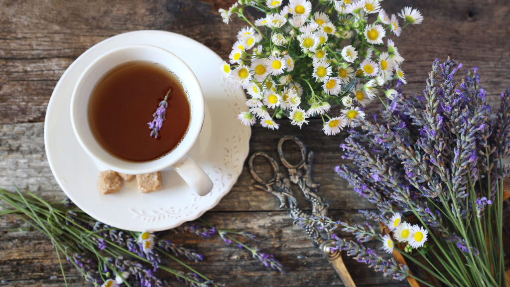 Esse é o chá mais poderoso para dormir melhor e acalmar a mente
