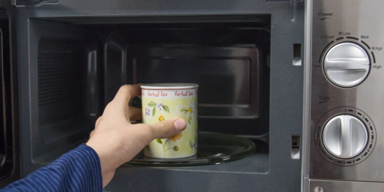 3 sobremesas deliciosas que ficam prontas em minutos no micro-ondas