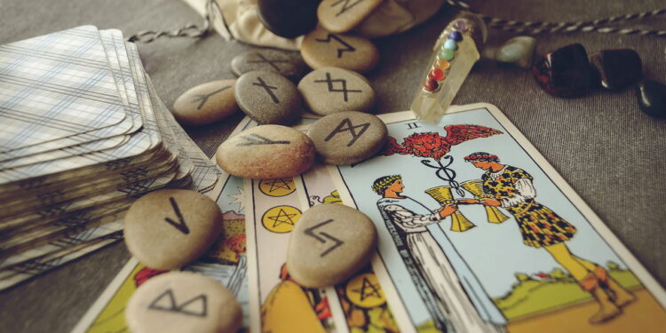 Energia do Tarô revela reviravoltas no amor para três signos