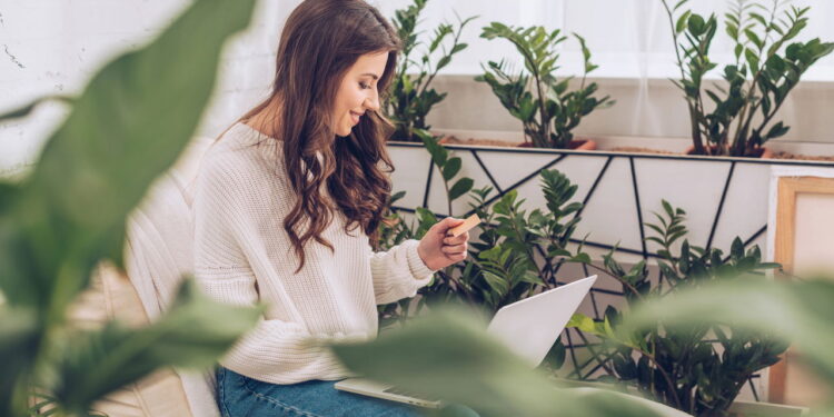 As ervas que todo mundo deveria ter em casa contra insetos e mau cheiro