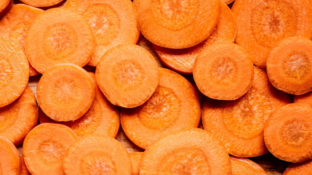 Receita de caldo de ossos com ervas para restaurar a energia