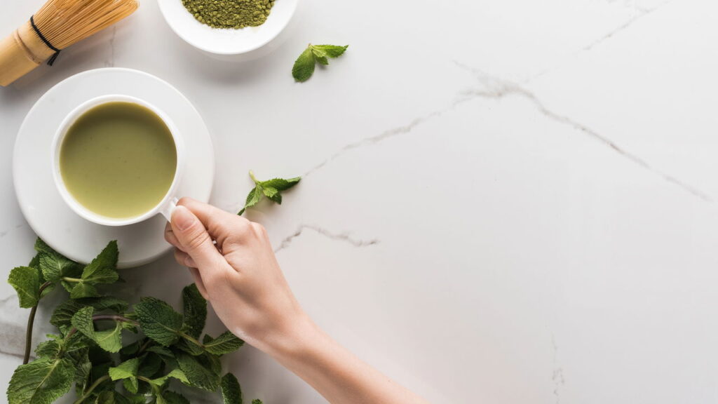 Como usar o chá verde para ajudar na concentração