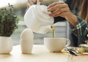 O chá que muita gente usa para cuidar do fígado e do estômago