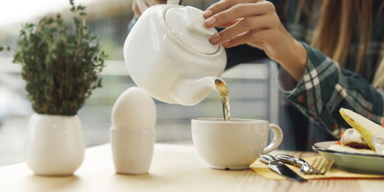 O chá que muita gente usa para cuidar do fígado e do estômago