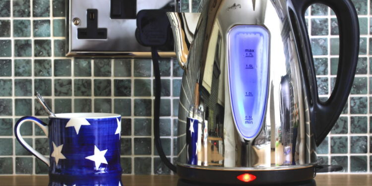 Quanto pesa no bolso usar a chaleira elétrica todos os dias