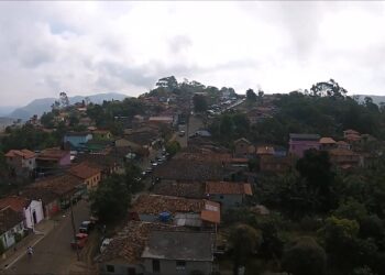 Esse vilarejo mineiro tem cachoeiras, trilhas e comida boa no café da manhã