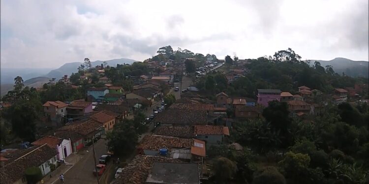 Esse vilarejo mineiro tem cachoeiras, trilhas e comida boa no café da manhã