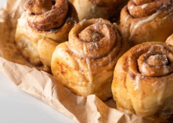 Rolinhos de canela com cottage a sobremesa simples que é um sucesso