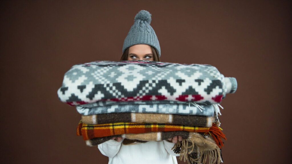 O jeito certo de lavar cobertores para evitar mofo e mau cheiro