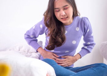 Chás naturais que aliviam cólicas menstruais de forma simples