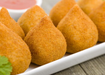 A melhor receita de coxinha de micro-ondas sem fritura