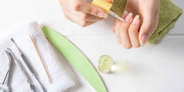 Veja como suas unhas podem ficar lindas mesmo sem tirar a cutícula